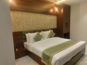 Superior Room - WORMWOOD SYNERGY VARANASI (Varanasi)