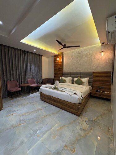 WORMWOOD SYNERGY VARANASI