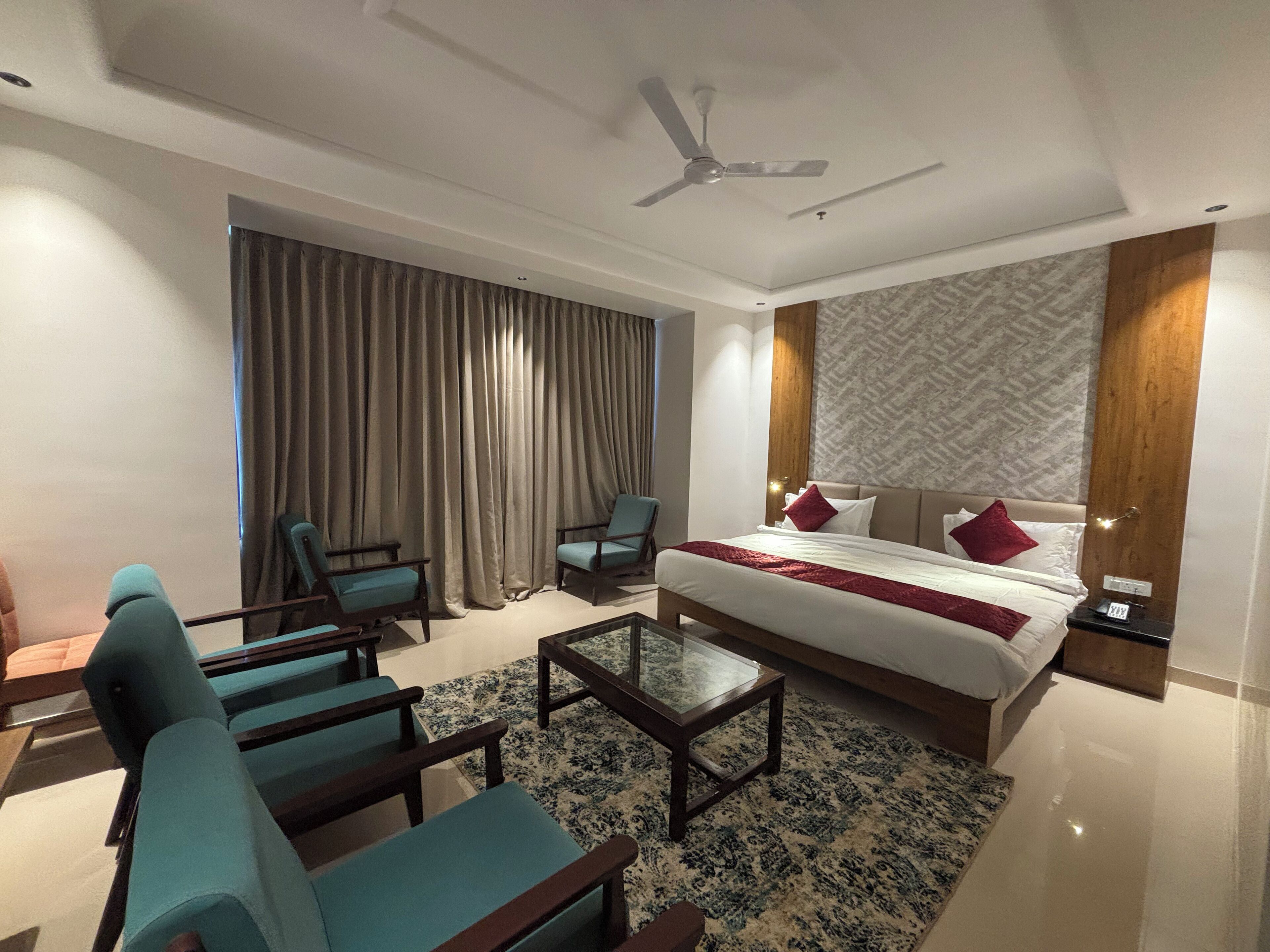 Superior Double Room | Laptop workspace, free WiFi