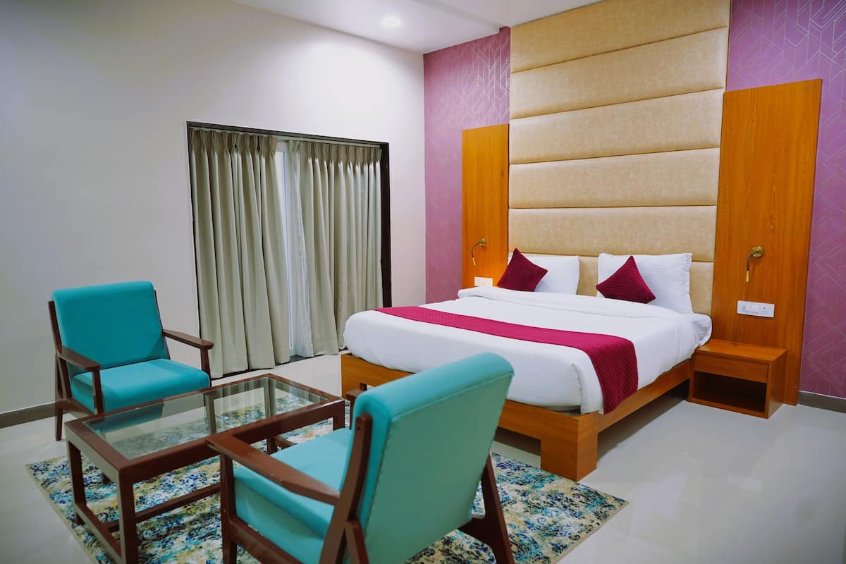 Deluxe Single Room | Laptop workspace, free WiFi