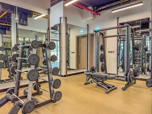 Fitness facility - Elegant Studio with Iconic Burj Khalifa Views (Dubai)