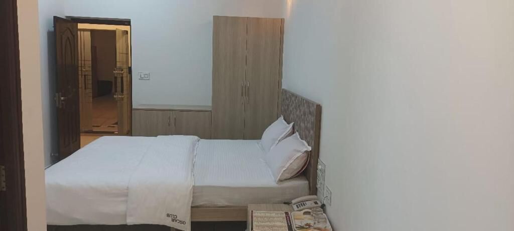 Laptop workspace, free WiFi