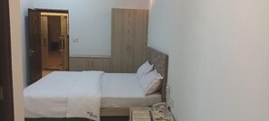 Laptop workspace, free WiFi - Oscar club Farmhouse and Resorts (Mangaluru)