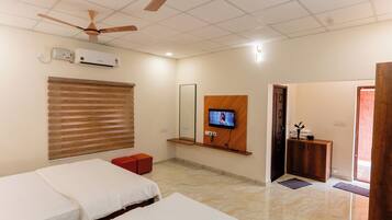 Luxe cottage, meerdere bedden, uitzicht op zwembad, op Executive-verdieping | Een laptopwerkplek, gratis wifi