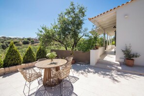 Outdoor dining - Leonti Maison, Apartment (Aegina)