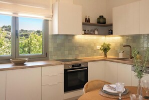 Coffee/tea maker, fridge, oven, stovetop - Leonti Maison, Apartment (Aegina)