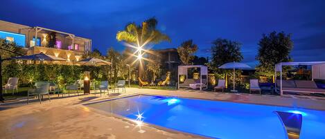 Seasonal outdoor pool, a heated pool