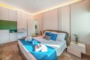 Family Apartment, Multiple Bedrooms, 2 Bathrooms (Alternative Apartments Pool & Garden) | 3 bedrooms, free WiFi, bed sheets - Alternative Resort & SPA Apartments (Scorrano)