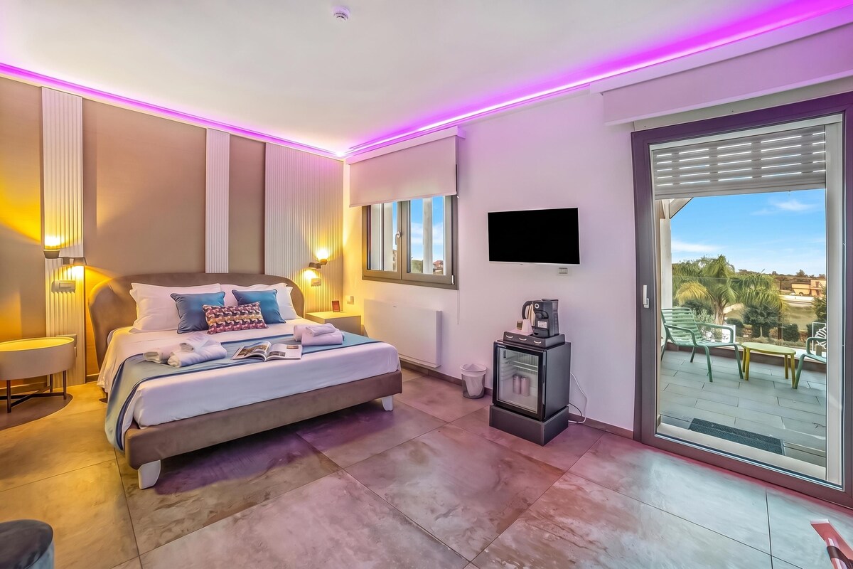 家庭别墅, 多间卧室, 阳台 (7br Luxury Villa - Pool, Garden &) | 3 多间卧室、WiFi
