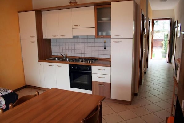 Appartamento, balcone, vista lago | Cucina privata | Seggiolone