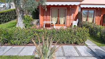 Departamento, vista al lago | Detalle exterior