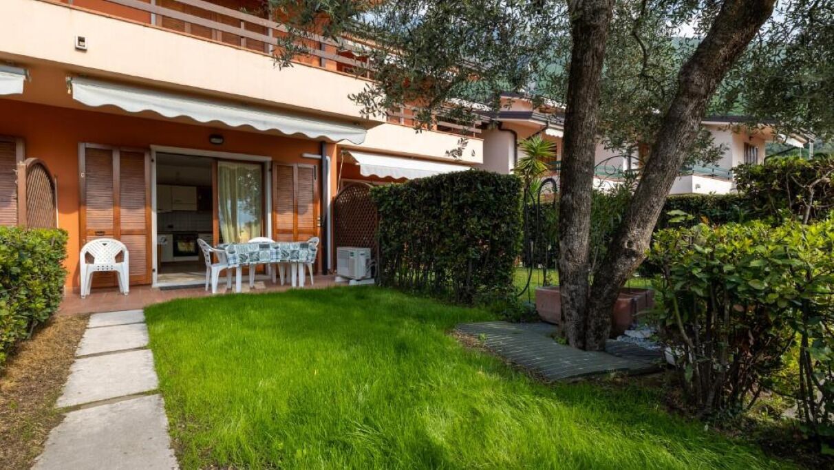 Appartamento, vista lago | Ristorazione all'aperto