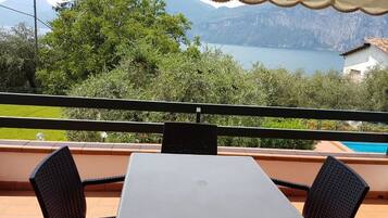 Apartment, Balcony, Lake View | Outdoor dining