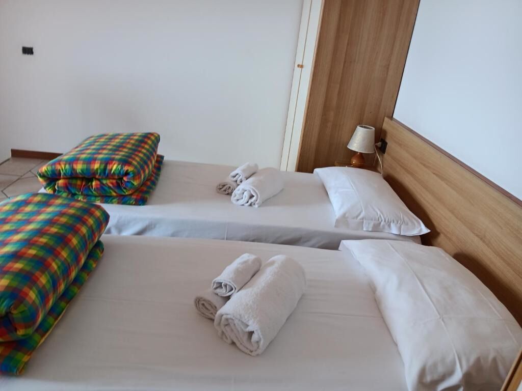 Appartamento, balcone, vista lago | Tende oscuranti, ferro/asse da stiro, Wi-Fi gratuito