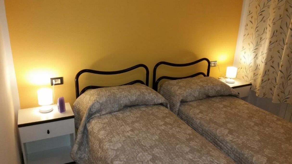 Appartamento, vista lago | Tende oscuranti, ferro/asse da stiro, Wi-Fi gratuito