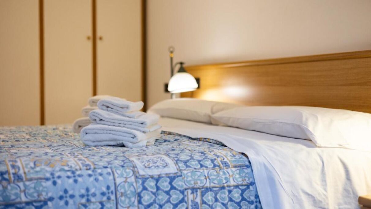 Blendingsgardiner, strykejern/-brett og wi-fi (inkludert)