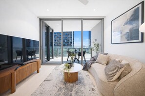 TV - Modern City 1-Bedroom | Prime CBD Location (Brisbane City)
