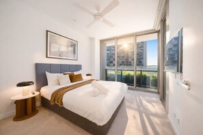 1 bedroom, iron/ironing board, WiFi, bed sheets - Modern City 1-Bedroom | Prime CBD Location (Brisbane City)