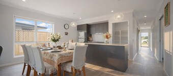 Spacious 5BR Family Home in Park Ridge