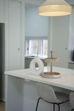 Interior - 3 Lounges 5 Beds w/ Ducted A/C Modern & Convenient (Rochedale)