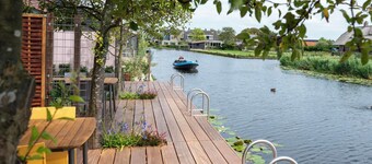 2 comfortable detached 5-person waterfront holiday homes