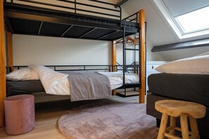 Travel cot, free WiFi, bed sheets - 2 comfortable detached 5-person waterfront holiday homes (Roelofarendsveen)