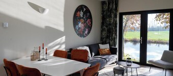 2 comfortable detached 5-person waterfront holiday homes