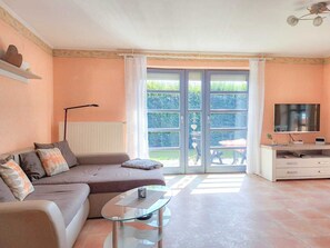 Living area - Feel at home in our vacation home just 300 meters from the sea (Friedrichskoog)