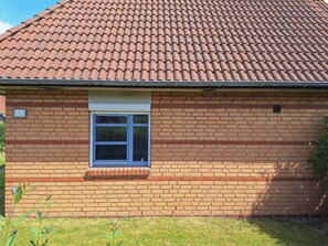 Exterior detail - Feel at home in our vacation home just 300 meters from the sea (Friedrichskoog)
