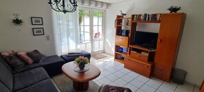 TV, stereo - Vacation apartment Rahn Apartment 1 - Cozy two-room apartment close to the center (Timmendorfer Strand)