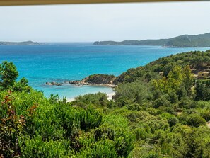 Utsikt mot strand/hav