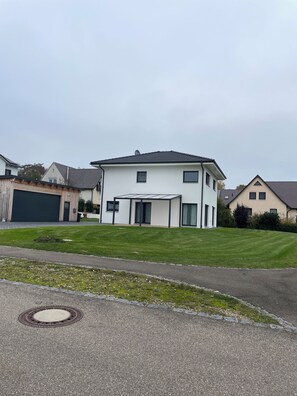 Exterior - Newly built apartment for recreation & active vacation - idyllic landscape with cycle paths (Fremdingen)