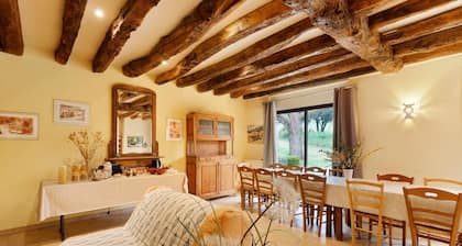 Steinhaus für 14 Personen mit beheiztem Pool in Sarlat, ruhige Lage