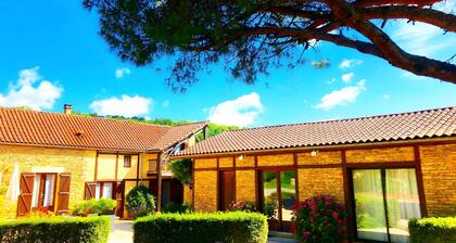 Stone Cottage for 14 with Heated Pool in Peaceful Sarlat Setting