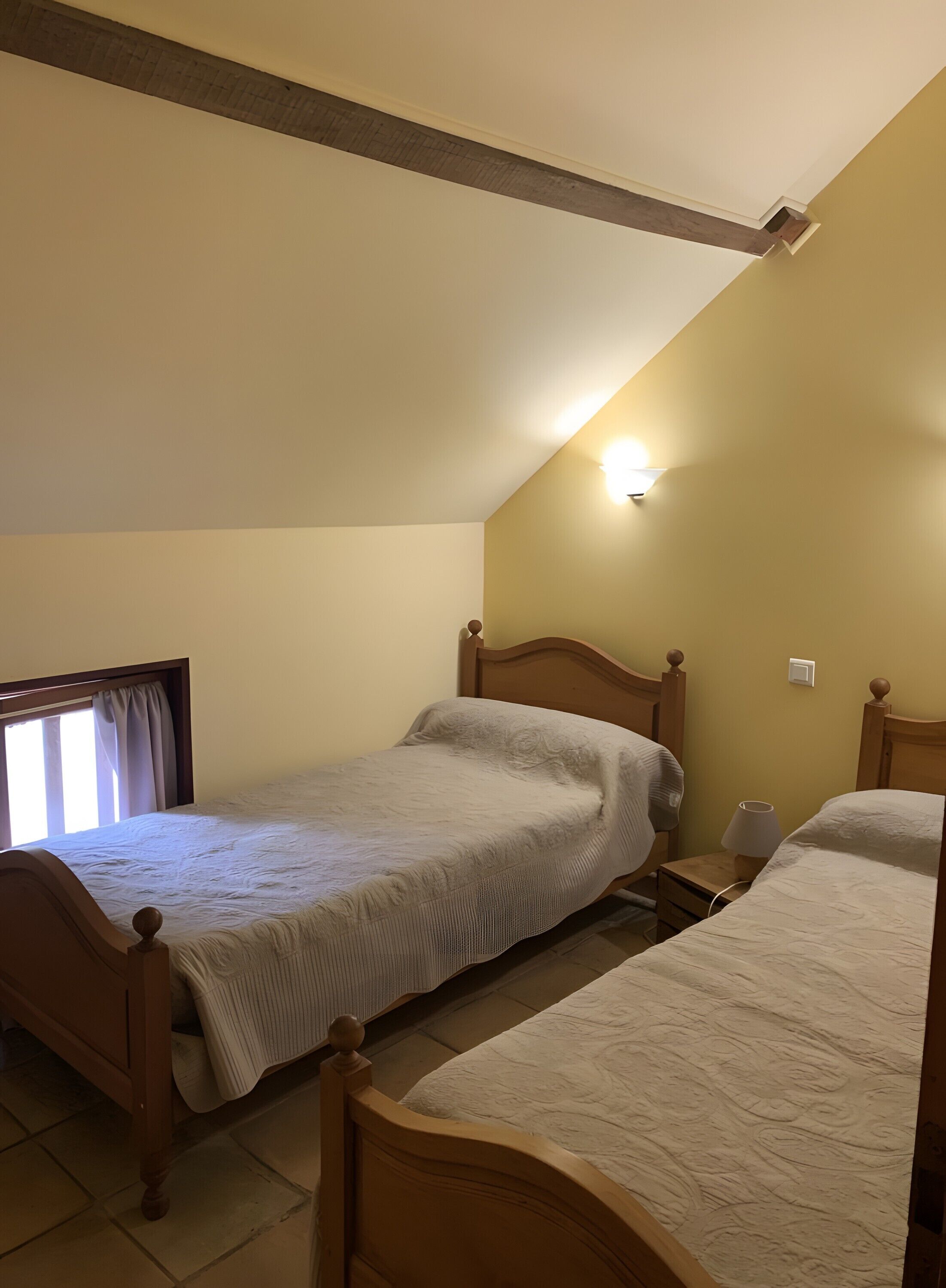 6 bedrooms, iron/ironing board, WiFi, bed sheets