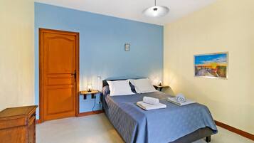 6 habitaciones, tabla de planchar con plancha, wifi y ropa de cama