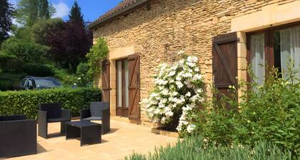 Stone Cottage for 14 with Heated Pool in Peaceful Sarlat Setting