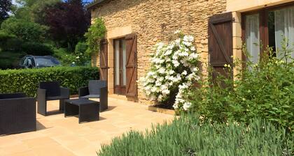 Stone Cottage for 14 with Heated Pool in Peaceful Sarlat Setting