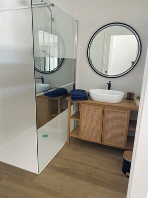 Hair dryer, toilet paper - Family home (Saint-Pierre-d'Oléron)