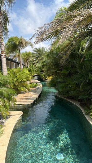 Pool - 4BR Tuscany Water Villa 4 King Suites by Bocobay (Noord)