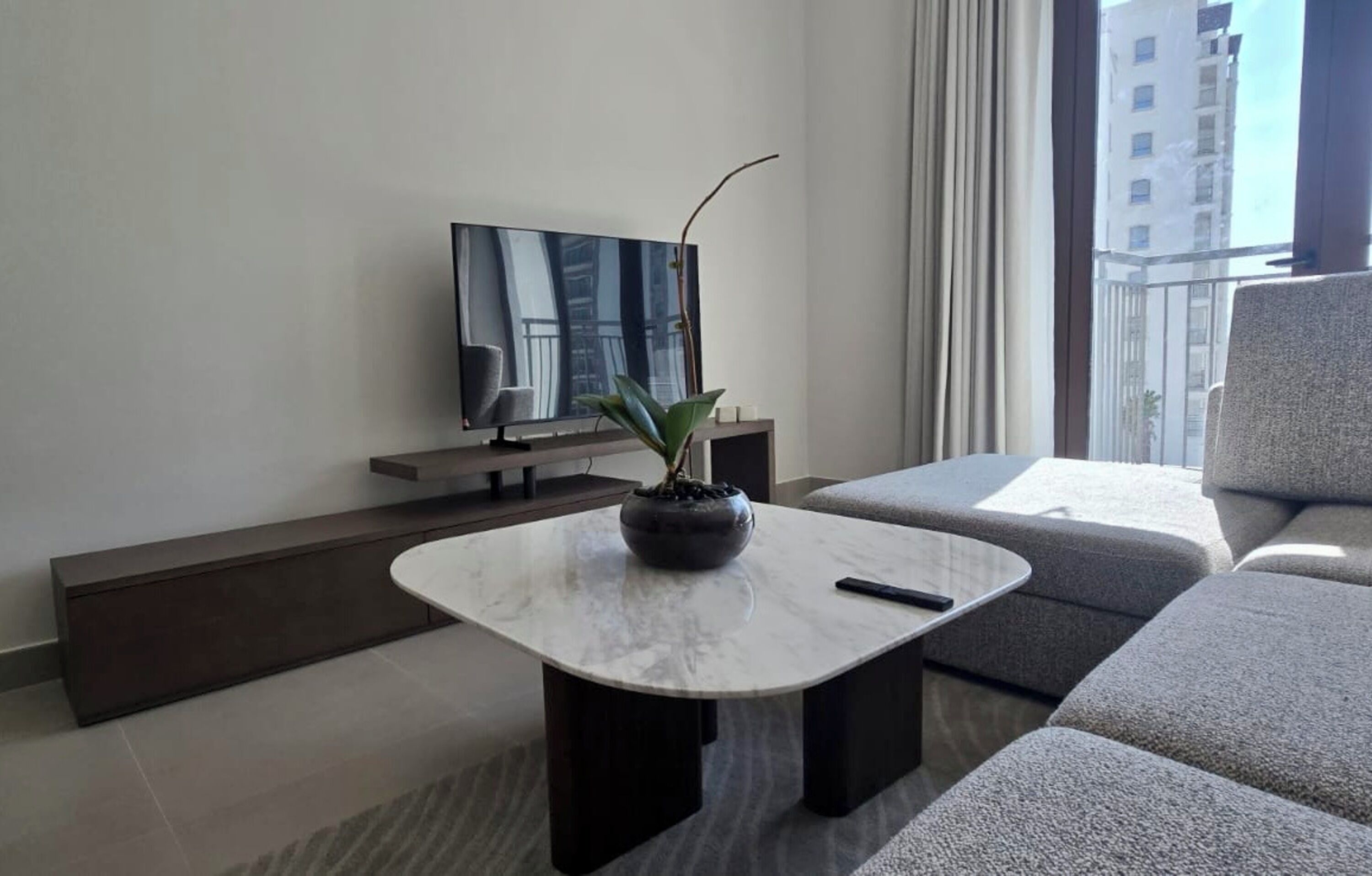 Apartment, 1 King Bed, Non Smoking, Bathtub | Living area