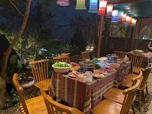 Unclassified image, 4 of 10, button - Vanhaus (Lào Cai)