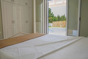 2 bedrooms, iron/ironing board, travel cot, free WiFi - Villa Gallini – A Private Corfu Hideaway (Corfu)
