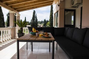 Outdoor dining - Stylish 2BR Base for Exploring Corfu (Corfu)