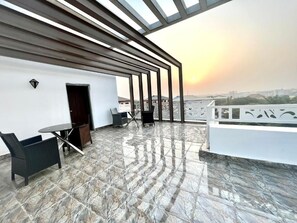 تناول الطعام بالخارج