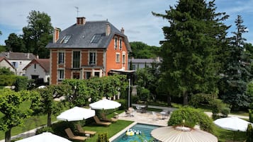 Piscine extérieure (ouverte en saison)
