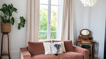 Suite Comfort, pemandangan kebun | Area keluarga | TV