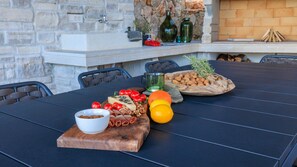 Outdoor dining - Villa Le Maris by Villas Guide (Klanice)