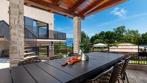 Outdoor dining - Villa Le Maris by Villas Guide (Klanice)