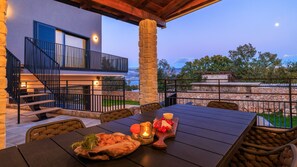 Outdoor dining - Villa Le Maris by Villas Guide (Klanice)